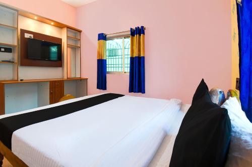 Ένα ή περισσότερα κρεβάτια σε δωμάτιο στο Super Hotel O Sarvodaya Nagar Near Railway Station