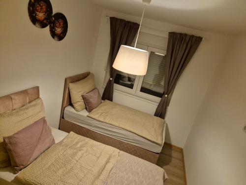 Postel nebo postele na pokoji v ubytování Aurora Living MD