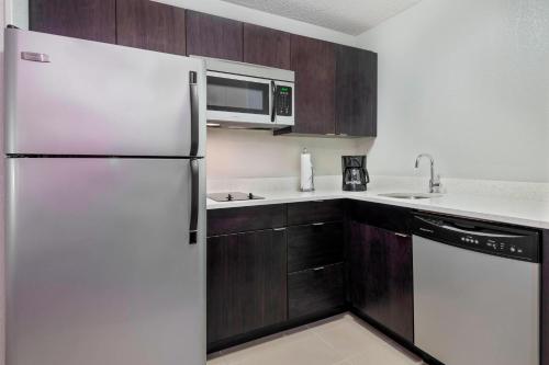 Kuchyň nebo kuchyňský kout v ubytování Residence Inn Tampa Sabal Park/Brandon