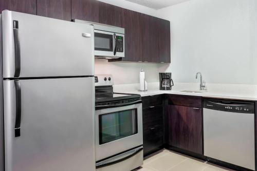 Kuchyň nebo kuchyňský kout v ubytování Residence Inn Tampa Sabal Park/Brandon
