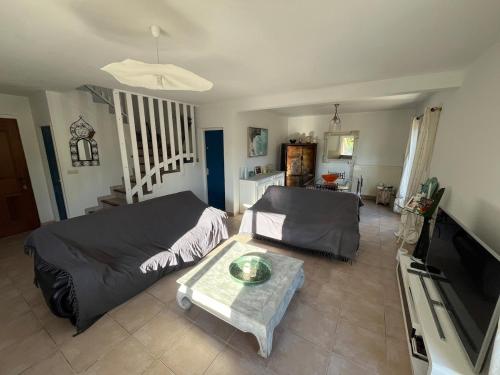 Photo de la galerie de l'établissement Confortable Villa with pool 4BR 6-8 people, à Montélimar