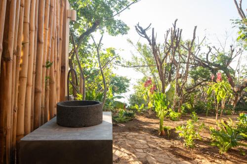 Κήπος έξω από το Monte LaLaLa - Eco Lodge in Mermejita