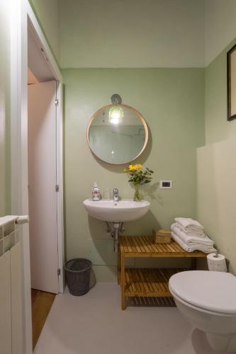 Ένα μπάνιο στο LE FONTI di SAN GIMIGNANO ROOM