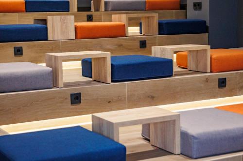 a bunch ofools on display in a store at ibis budget Logroño Centro in Logroño