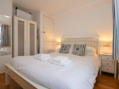 Postel nebo postele na pokoji v ubytování 31C South Snowdon Wharf