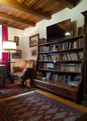 a living room with a book shelf filled with books at Klára apartman in Sárospatak