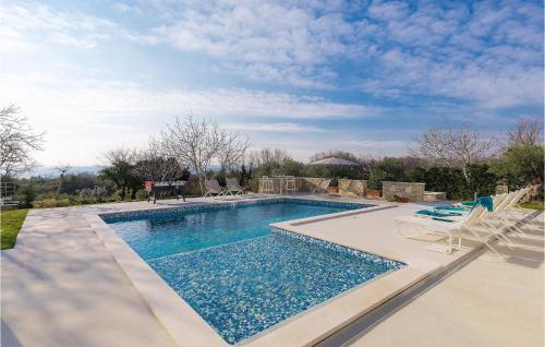 Πισίνα στο ή κοντά στο Villa Laura