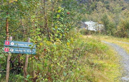 a sign on the side of a dirt road at 3 Bedroom Amazing Home In Tysse in Tysse
