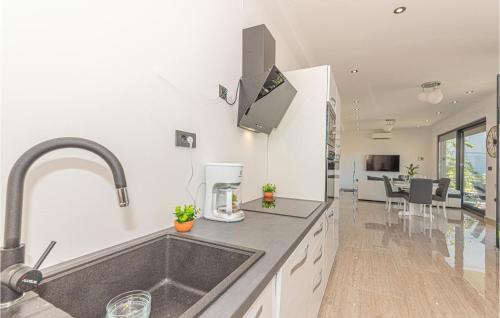 Lovely Apartment In Sibenik With Sauna
