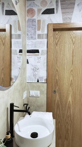 a bathroom with a white sink and a mirror at Apartamentos centro Vilagarcía in Vilagarcia de Arousa