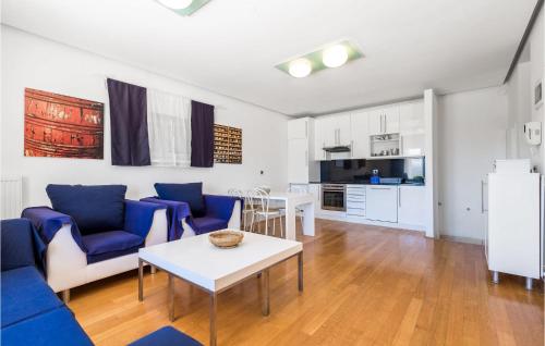 5 Bedroom Awesome Home In Pag
