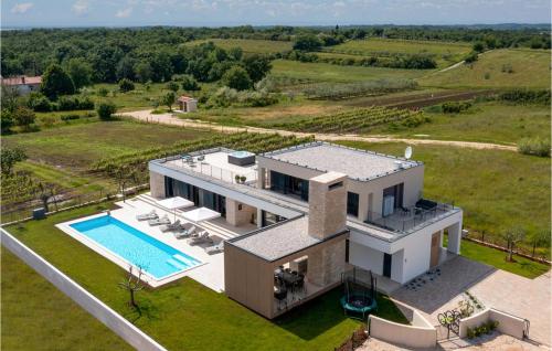 an aerial view of a house with a swimming pool at Villa La Reina Brtonigla in Brtonigla
