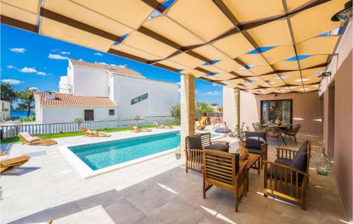 Villa Skyfall