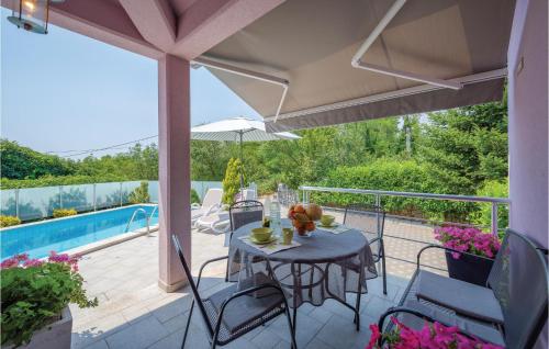 Bazén v ubytování Holiday Home Presika Cr nebo v jeho okolí