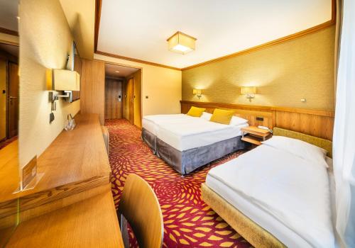 Postel nebo postele na pokoji v ubytování Harmony Hotel