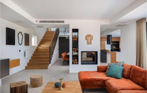 Ruang duduk di Stunning Home In Dubrava With Sauna
