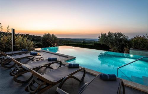 Bazén v ubytování Villa Lukas Markovici nebo v jeho okolí