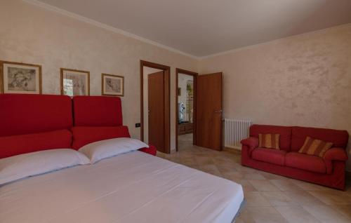 Χώρος καθιστικού στο 4 Bedroom Lovely Apartment In Nerola