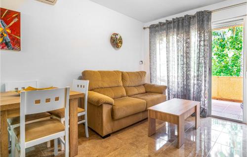 Χώρος καθιστικού στο Nice Apartment In Almuñécar With Wifi