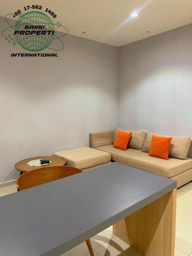 Χώρος καθιστικού στο I-City Liberty One Room Best Pleasant BASRI PROPERTI