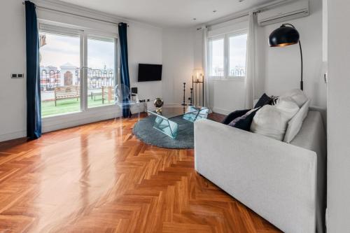 Penthouse with outstanding terrace- 1Bedroom -Goya