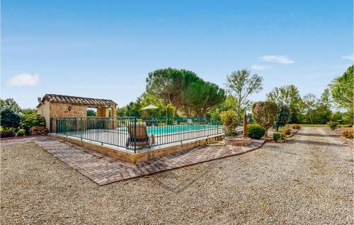 Πισίνα στο ή κοντά στο Stunning Home In St Pierre D'eyraud