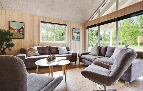 Posezení v ubytování Holiday Home Frederiksværk With Fireplace 10