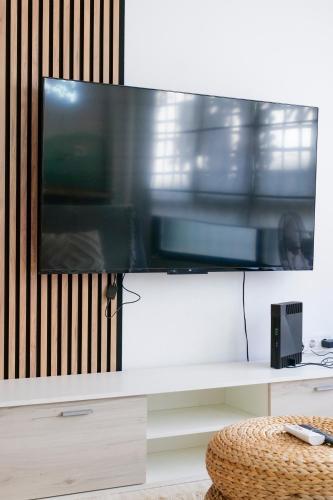 Studio 5 mins from El Palo Beach WiFi & AC