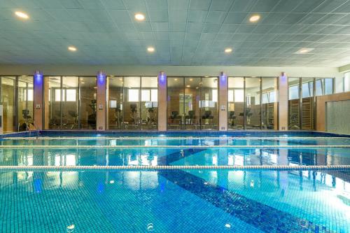 Bazén v ubytování RIN Airport Hotel nebo v jeho okolí