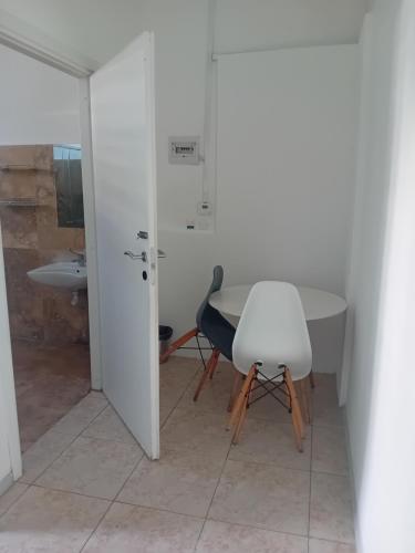 Imagen de la galería de Follow the Sun Boutique Hostel - Pool, Breakfast & Sea Views, en San Julián
