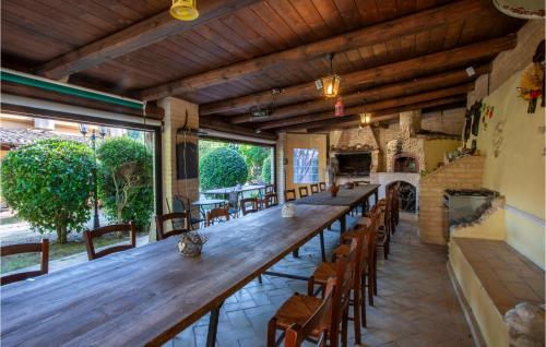 a large dining room with a long table and chairs at Amazing Home In San Giovanni in Montefiore dellʼAso