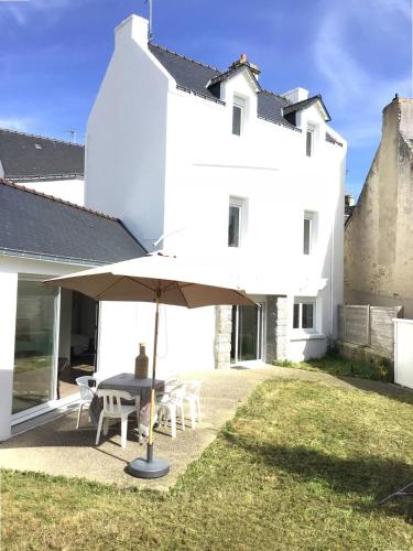 Maison plein centre ville, jardin clos, 500m plage