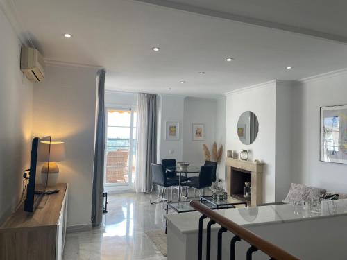 Walking distance to Puerto Banus sea view Apartment
