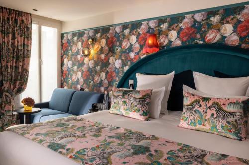 Кровать или кровати в номере Hôtel Ginette à la Folie & Spa