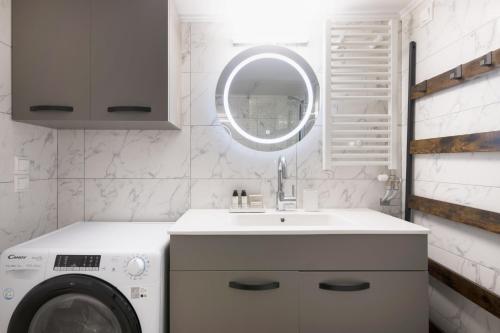 Athens Heart Stay 1BR Apartment in Koukaki by UPSTREET