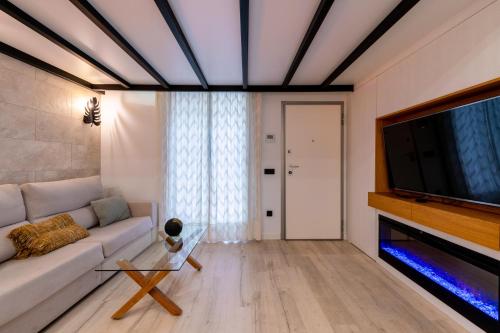 One&Lux Goyeneta Central Duplex with pool & patio