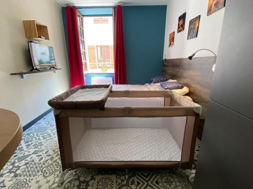 a small room with two beds and a window at La Belle vigne - Chablis Centre in Chablis