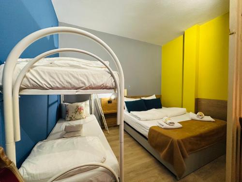 Кровать или кровати в номере VILLA CABARE Apartments&Rooms