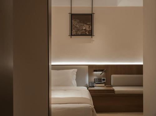 Postel nebo postele na pokoji v ubytování Walling Hotel - Chongqing hongyadong jialingjiang binjianglu