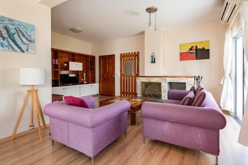 Central, renovated, fully equipped, spacious 3BD