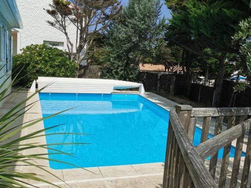 Villa de plain-pied avec piscine chauffée à 50m de la plage, jardin clos, WIFI, 1000m des commerces - FR-1-324-251
