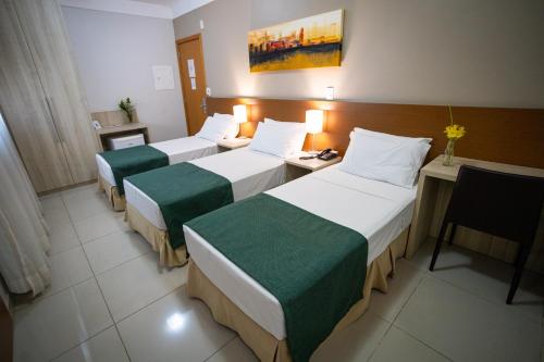 Katil atau katil-katil dalam bilik di Alfa Hotel