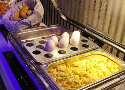 a child in a food cart with eggs on it at Hotel Wippertal - voll klimatisiert in Bernburg