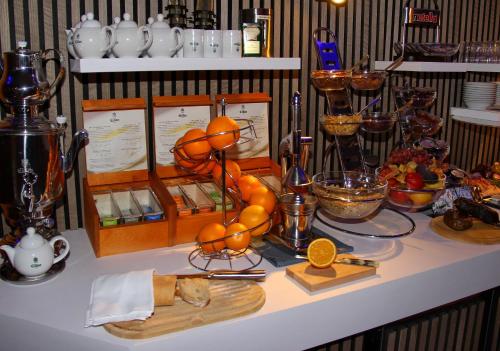 a table with oranges and other food on it at Hotel Wippertal - voll klimatisiert in Bernburg