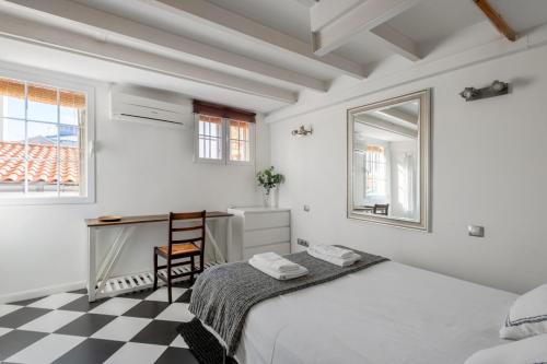 Modern and Bright -2 Bedrooms 1 Bathroom-Lavapies