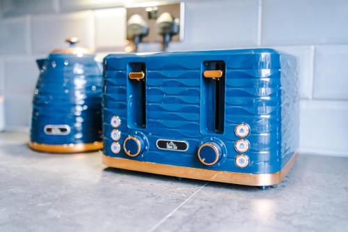a blue toaster sitting on top of a counter at Beautiful Home In Bolton in Bolton