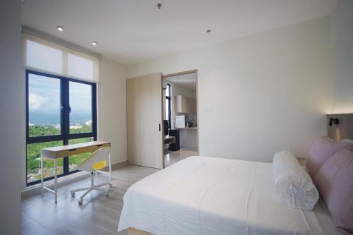 Ένα ή περισσότερα κρεβάτια σε δωμάτιο στο TINY COZY HOME Suite, The Shore, Kota Kinabalu Oceanic Views