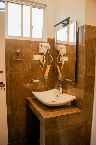 a bathroom with a sink and a mirror at Ella Soul Resort in Ella