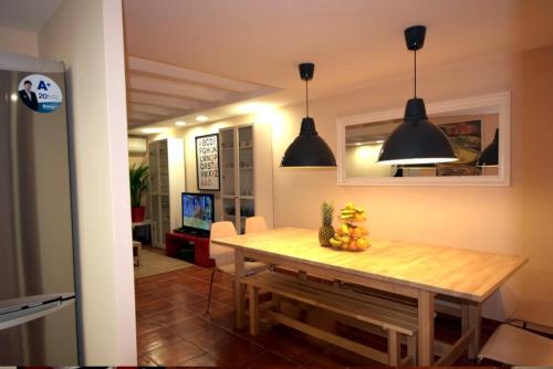 Ramblas Rentals Central Duplex 4BR Terrace Pool Table & Ping Pong