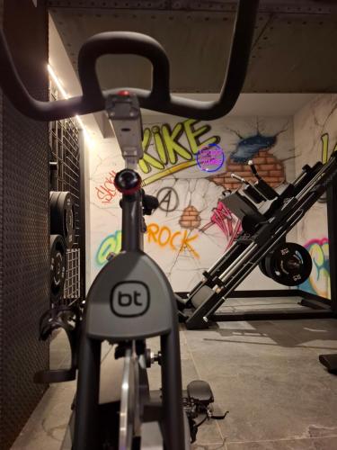 a bike in a gym with graffiti on the wall at Apartamentos Identia Sport by gaiarooms in León